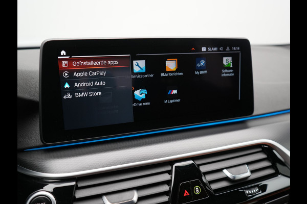 BMW 5 Serie Touring 530e M Sport Plug in Hybrid 293pk Dealer O.H PHEV | Trekhaak af fabriek | Adaptive Cruise | 19"L.M | Lederen Sportstoelen Verwarmd | Camera & Parkassist | Apple Carplay | Sfeerverlichting |