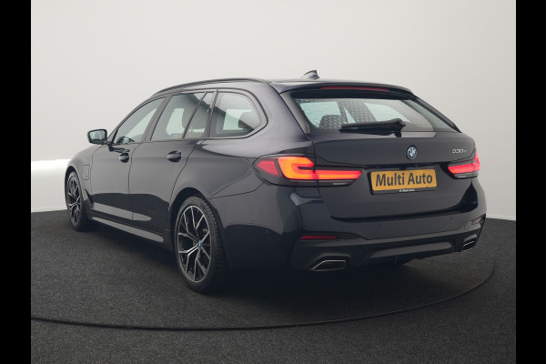 BMW 5 Serie Touring 530e M Sport Plug in Hybrid 293pk Dealer O.H PHEV | Trekhaak af fabriek | Adaptive Cruise | 19"L.M | Lederen Sportstoelen Verwarmd | Camera & Parkassist | Apple Carplay | Sfeerverlichting |