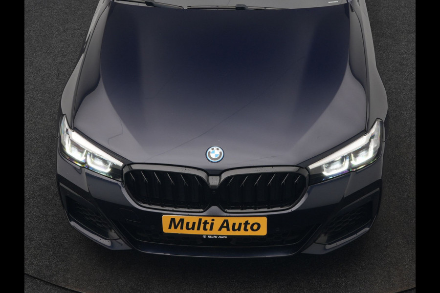 BMW 5 Serie Touring 530e M Sport Plug in Hybrid 293pk Dealer O.H PHEV | Trekhaak af fabriek | Adaptive Cruise | 19"L.M | Lederen Sportstoelen Verwarmd | Camera & Parkassist | Apple Carplay | Sfeerverlichting |