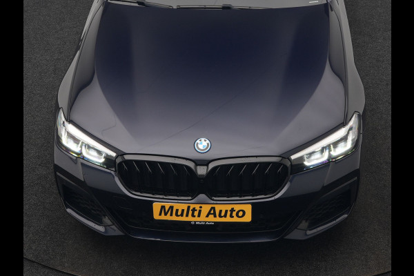 BMW 5 Serie Touring 530e M Sport Plug in Hybrid 293pk Dealer O.H PHEV | Trekhaak af fabriek | Adaptive Cruise | 19"L.M | Lederen Sportstoelen Verwarmd | Camera & Parkassist | Apple Carplay | Sfeerverlichting |