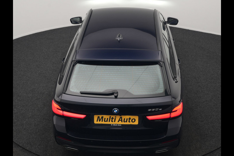 BMW 5 Serie Touring 530e M Sport Plug in Hybrid 293pk Dealer O.H PHEV | Trekhaak af fabriek | Adaptive Cruise | 19"L.M | Lederen Sportstoelen Verwarmd | Camera & Parkassist | Apple Carplay | Sfeerverlichting |