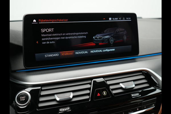 BMW 5 Serie Touring 530e M Sport Plug in Hybrid 293pk Dealer O.H PHEV | Trekhaak af fabriek | Adaptive Cruise | 19"L.M | Lederen Sportstoelen Verwarmd | Camera & Parkassist | Apple Carplay | Sfeerverlichting |