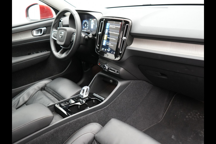 Volvo XC40 T5 Recharge Inscription Plug In Hybrid 262pk Dealer O.H PHEV | Trekhaak af Fabriek | Panodak | Adaptive Cruise | Lederen Sportstoelen Verwarmd | 19"L.M | Camera | Keyless | Apple Carplay |