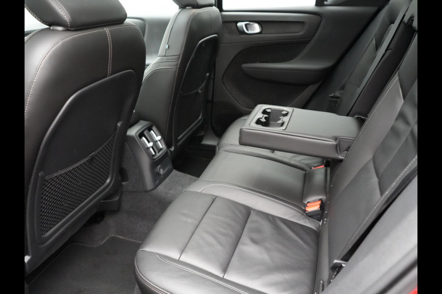 Volvo XC40 T5 Recharge Inscription Plug In Hybrid 262pk Dealer O.H PHEV | Trekhaak af Fabriek | Panodak | Adaptive Cruise | Lederen Sportstoelen Verwarmd | 19"L.M | Camera | Keyless | Apple Carplay |