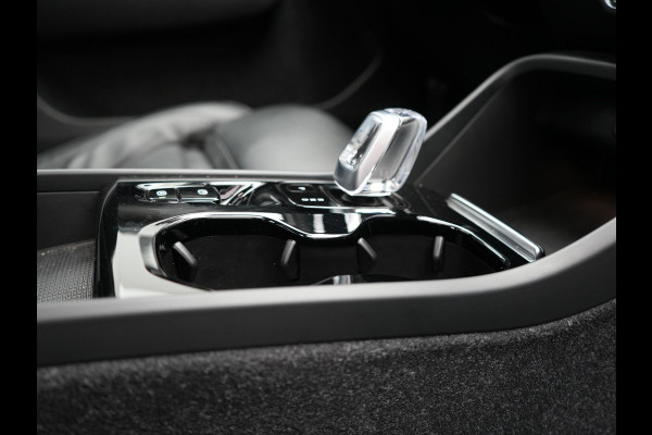 Volvo XC40 T5 Recharge Inscription Plug In Hybrid 262pk Dealer O.H PHEV | Trekhaak af Fabriek | Panodak | Adaptive Cruise | Lederen Sportstoelen Verwarmd | 19"L.M | Camera | Keyless | Apple Carplay |