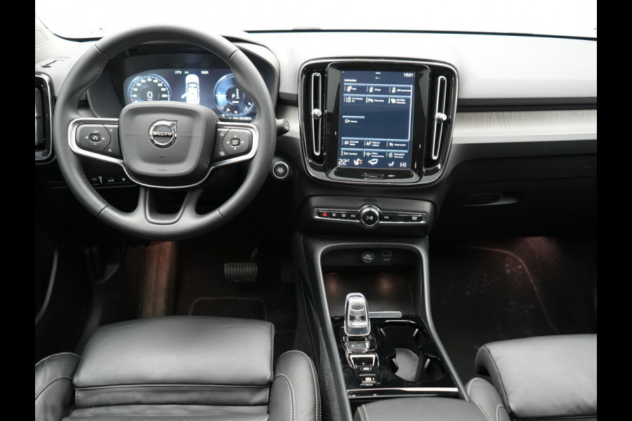 Volvo XC40 T5 Recharge Inscription Plug In Hybrid 262pk Dealer O.H PHEV | Trekhaak af Fabriek | Panodak | Adaptive Cruise | Lederen Sportstoelen Verwarmd | 19"L.M | Camera | Keyless | Apple Carplay |