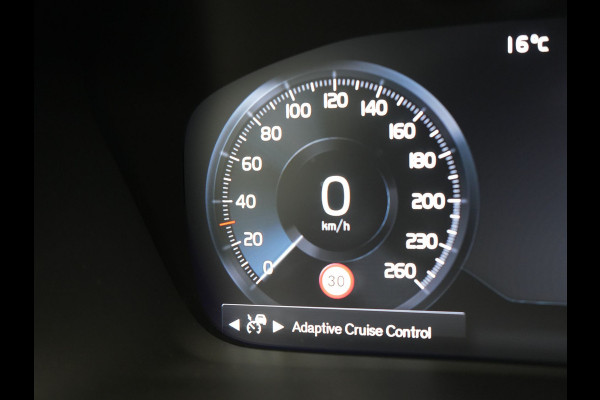 Volvo XC40 T5 Recharge Inscription Plug In Hybrid 262pk Dealer O.H PHEV | Trekhaak af Fabriek | Panodak | Adaptive Cruise | Lederen Sportstoelen Verwarmd | 19"L.M | Camera | Keyless | Apple Carplay |