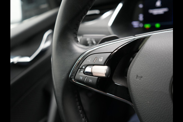Škoda Octavia Combi 1.4 TSI Sportline Business Plug In Hybrid 204pk Dealer O.H PHEV | Panodak | Adaptive Cruise | Lederen Sportstoelen Massage & Memory | Head Up | Virtual | Camera & Parkassist | 18"L.M | Keyless |