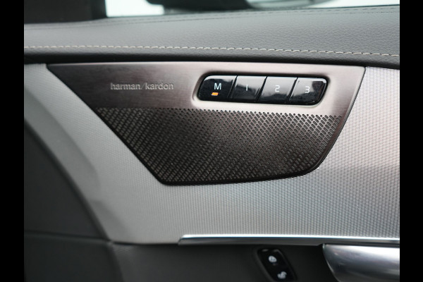 Volvo XC90 T8 Recharge AWD Ultimate Dark Plug In Hybrid LONG RANGE 455pk 7 Persoons PHEV | Trekhaak af Fabriek | Panodak | Adaptive Cruise | 360 Camera | 22"L.M | Head Up | Google Maps | Pilot Assist | Harmand Kardon | Stuurverwarming |