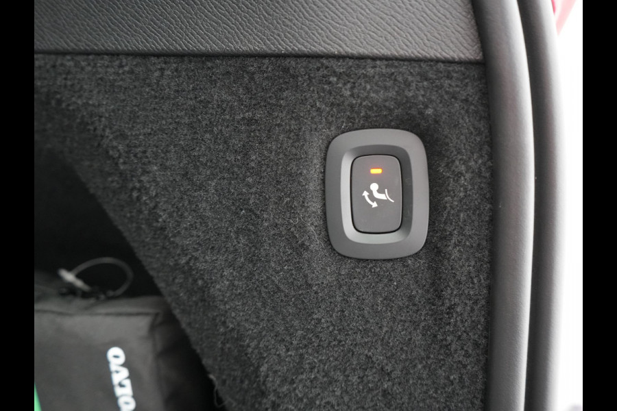 Volvo XC90 T8 Recharge AWD Ultimate Dark Plug In Hybrid LONG RANGE 455pk 7 Persoons PHEV | Trekhaak af Fabriek | Panodak | Adaptive Cruise | 360 Camera | 22"L.M | Head Up | Google Maps | Pilot Assist | Harmand Kardon | Stuurverwarming |