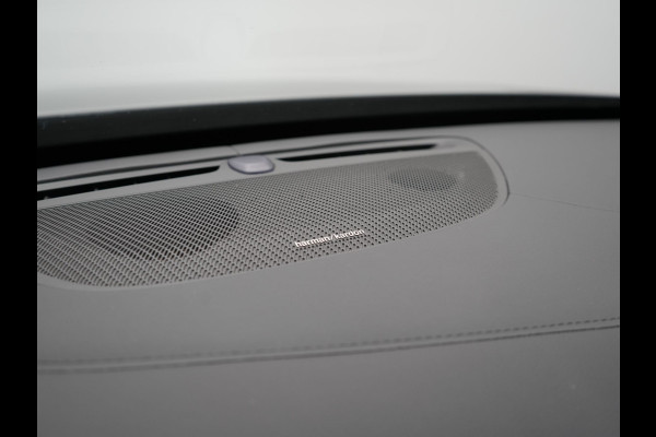 Volvo XC90 T8 Recharge AWD Ultimate Dark Plug In Hybrid LONG RANGE 455pk 7 Persoons PHEV | Trekhaak af Fabriek | Panodak | Adaptive Cruise | 360 Camera | 22"L.M | Head Up | Google Maps | Pilot Assist | Harmand Kardon | Stuurverwarming |