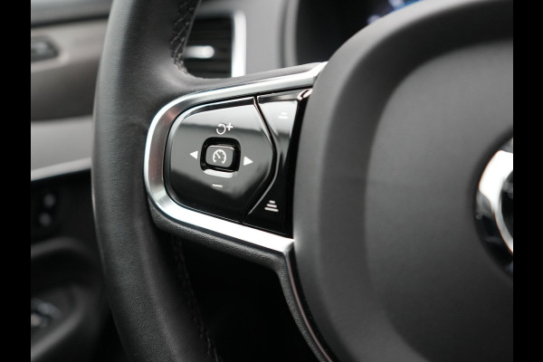 Volvo XC90 T8 Recharge AWD Ultimate Dark Plug In Hybrid LONG RANGE 455pk 7 Persoons PHEV | Trekhaak af Fabriek | Panodak | Adaptive Cruise | 360 Camera | 22"L.M | Head Up | Google Maps | Pilot Assist | Harmand Kardon | Stuurverwarming |