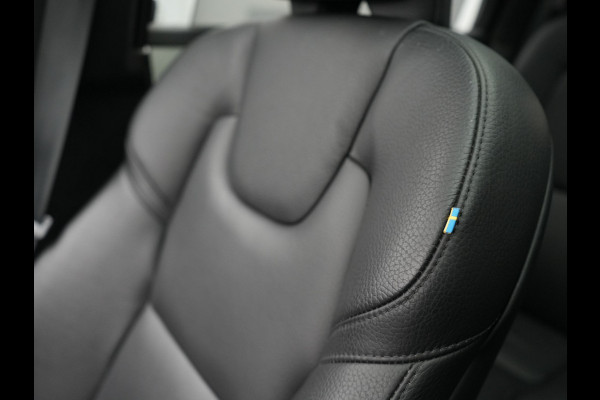 Volvo XC90 T8 Recharge AWD Ultimate Dark Plug In Hybrid LONG RANGE 455pk 7 Persoons PHEV | Trekhaak af Fabriek | Panodak | Adaptive Cruise | 360 Camera | 22"L.M | Head Up | Google Maps | Pilot Assist | Harmand Kardon | Stuurverwarming |