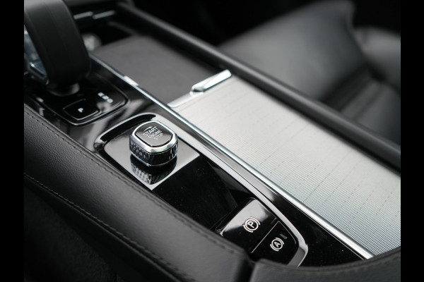Volvo XC90 T8 Recharge AWD Ultimate Dark Plug In Hybrid LONG RANGE 455pk 7 Persoons PHEV | Trekhaak af Fabriek | Panodak | Adaptive Cruise | 360 Camera | 22"L.M | Head Up | Google Maps | Pilot Assist | Harmand Kardon | Stuurverwarming |
