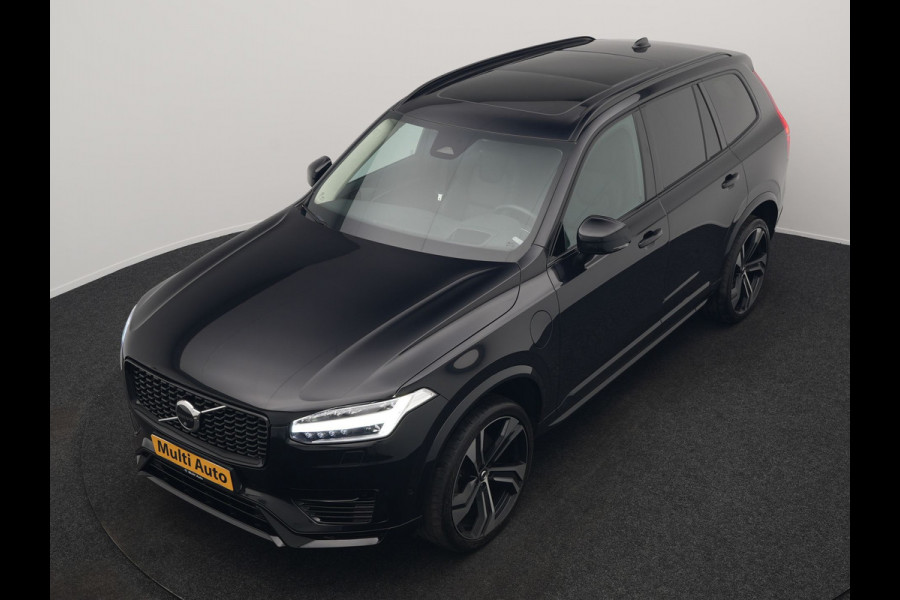 Volvo XC90 T8 Recharge AWD Ultimate Dark Plug In Hybrid LONG RANGE 455pk 7 Persoons PHEV | Trekhaak af Fabriek | Panodak | Adaptive Cruise | 360 Camera | 22"L.M | Head Up | Google Maps | Pilot Assist | Harmand Kardon | Stuurverwarming |