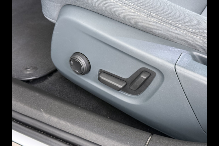 Polestar 2 Long Range Dual Motor 78kWh SOH 92% Trekhaak Panoramadak Adap.Cruise 360°Camera Navi Ecc Apple Carplay Android Auto Pdc Launch E Stoel+Stuurverwarming Lmv 19" Achterbankverwarming Keyless DAB Rijstrooksensor Origineel Nederlandse Auto