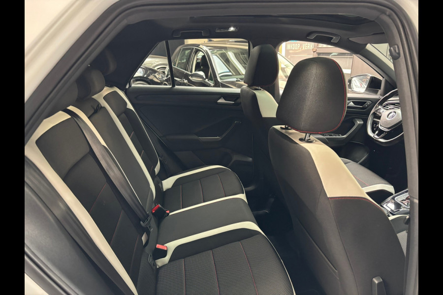 Volkswagen T-Roc 1.5 TSI Sport / Camera / Panorama Dak