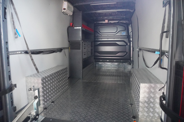Renault Master T35 2.0 dCi 170PK L3H2 Extra Laadruimte inrichting nr. V110 | Airco | Cruise | Camera | Navi |  Oprijschans | Flitsbalk