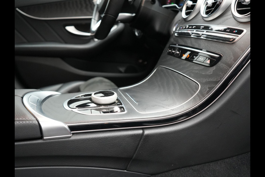 Mercedes-Benz C-Klasse Estate 300 e Business Solution AMG PHEV 320pk | Trekhaak af Fabriek | Adaptive Cruise | Alcantara Sportstoelen Verwarmd | Apple Carplay | Camera | BLIS | 18"L.M | Plug In Hybrid