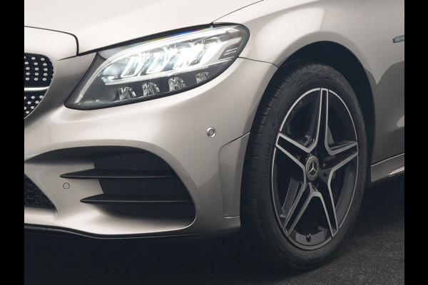 Mercedes-Benz C-Klasse Estate 300 e Business Solution AMG PHEV 320pk | Trekhaak af Fabriek | Adaptive Cruise | Alcantara Sportstoelen Verwarmd | Apple Carplay | Camera | BLIS | 18"L.M | Plug In Hybrid