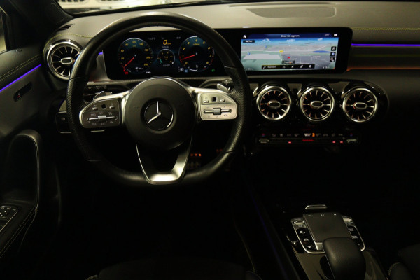 Mercedes-Benz A-Klasse 250 AMG EDITION / PANO/SFEERVER/CAM/STOELVER/VOL
