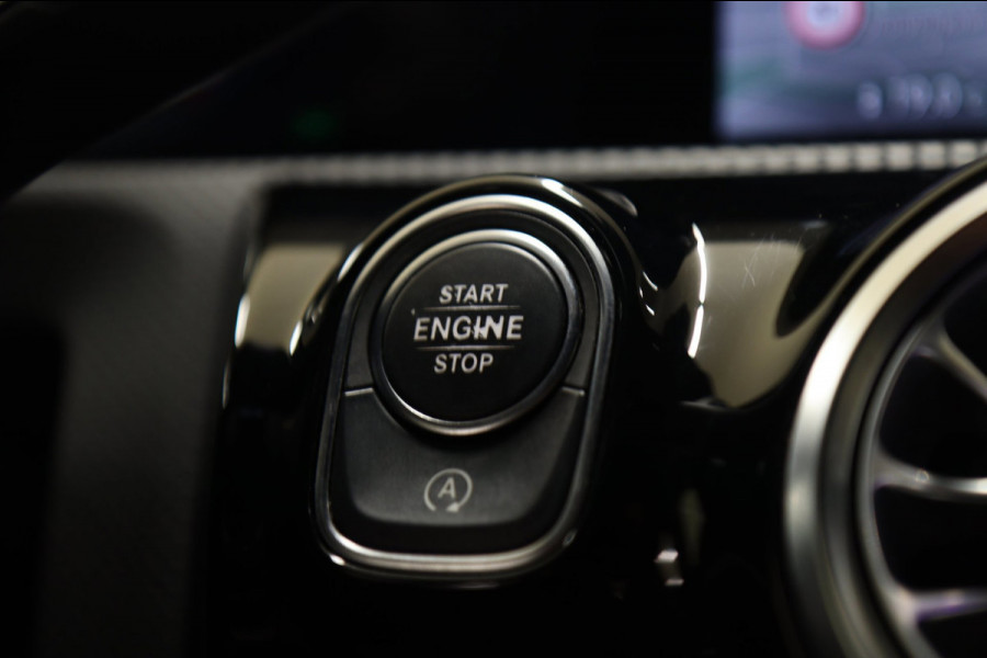 Mercedes-Benz A-Klasse 250 AMG EDITION / PANO/SFEERVER/CAM/STOELVER/VOL
