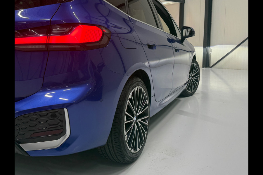 BMW 2 Serie Active Tourer Trekhaak | Head-Up | Panorama | 360° | Leder | Stoelverw.