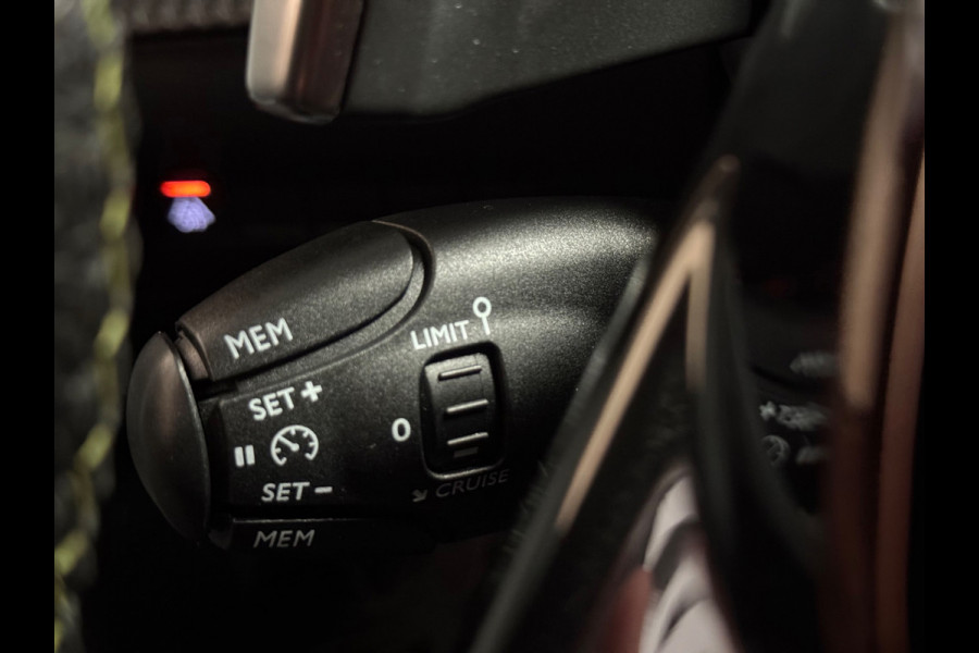 Peugeot 2008 1.2 PureTech GT-Line | Pano | Camera | Cruise | DAB | Navi