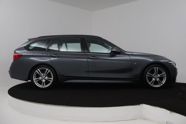 BMW 3 Serie Touring 320i Edition M Sport Shadow High Executive (PANORAMADAK, CAMERA, STOELVERWARMING, PARKEERSENSOREN)