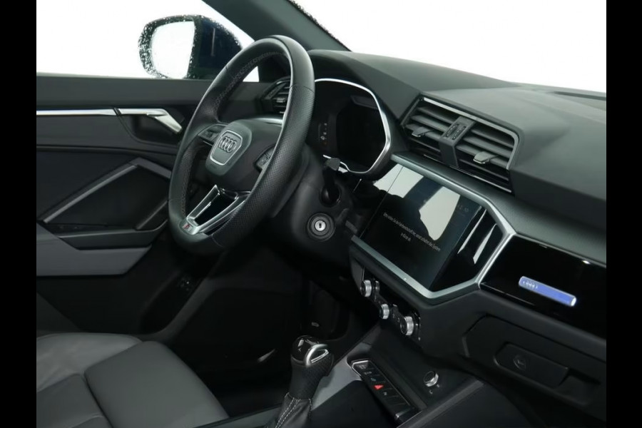 Audi Q3 Sportback 45 TFSI e ** LED, GRAU LEDER, VIRTUAL, APAPT. CRUISE, SPIEGEL-PACK, 20-inch LMV ** 1e EIG - Slechts 41.200km. ** ** INFORMEER OOK NAAR ONZE AANTREKKELIJKE FINANCIAL-LEASE TARIEVEN **