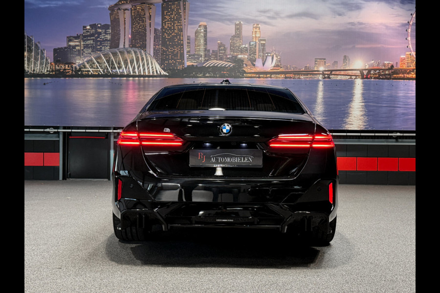 BMW 5 Serie 520i  M-Sport Pro|ShadowLine|Panorama|H/K|208PK