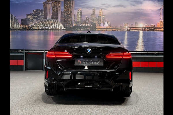 BMW 5 Serie 520i  M-Sport Pro|ShadowLine|Panorama|H/K|208PK