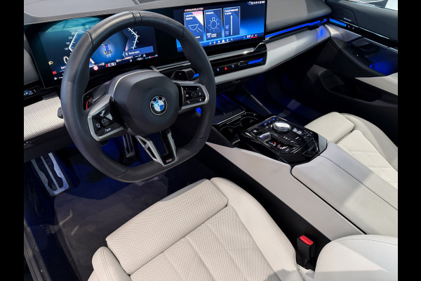 BMW 5 Serie 520i  M-Sport Pro|ShadowLine|Panorama|H/K|208PK