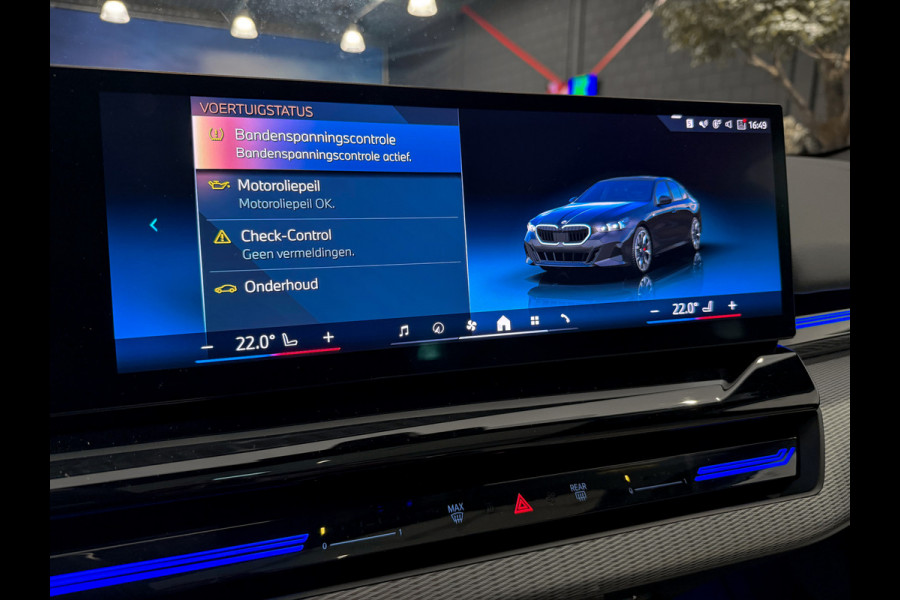 BMW 5 Serie 520i  M-Sport Pro|ShadowLine|Panorama|H/K|208PK