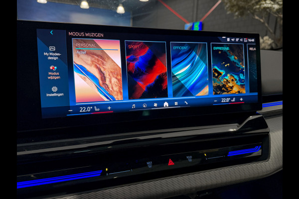 BMW 5 Serie 520i  M-Sport Pro|ShadowLine|Panorama|H/K|208PK