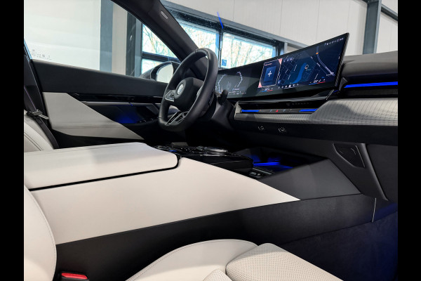 BMW 5 Serie 520i  M-Sport Pro|ShadowLine|Panorama|H/K|208PK