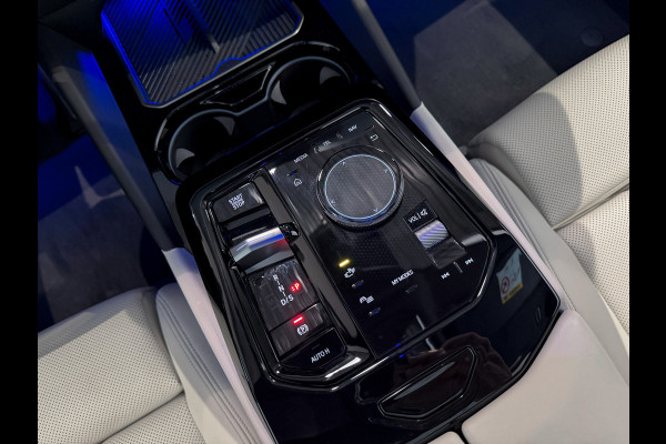 BMW 5 Serie 520i  M-Sport Pro|ShadowLine|Panorama|H/K|208PK