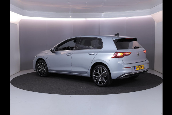 Volkswagen Golf 1.5 eHybrid 50 Edition 204pk| Camera| 18'LM-velgen| Voorstoelen met massage en verwarmd