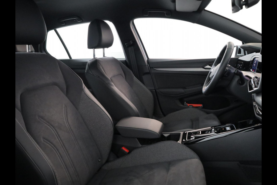 Volkswagen Golf 1.5 eHybrid 50 Edition 204pk| Camera| 18'LM-velgen| Voorstoelen met massage en verwarmd