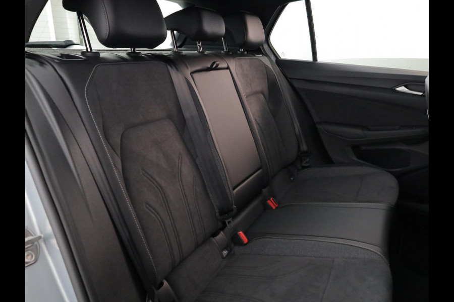 Volkswagen Golf 1.5 eHybrid 50 Edition 204pk| Camera| 18'LM-velgen| Voorstoelen met massage en verwarmd