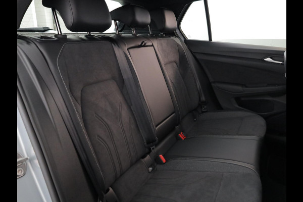 Volkswagen Golf 1.5 eHybrid 50 Edition 204pk| Camera| 18'LM-velgen| Voorstoelen met massage en verwarmd