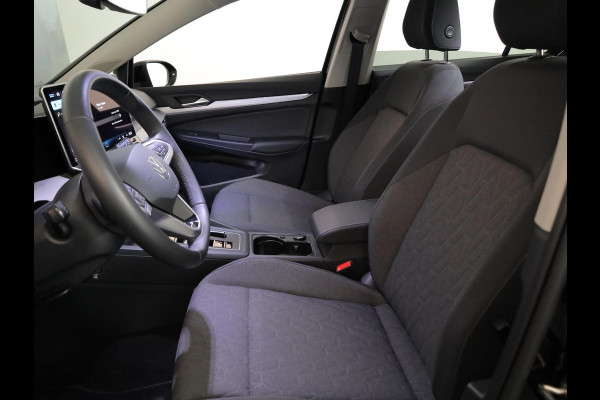 Volkswagen Golf 1.5 eHybrid Life Edition 204 pk Automaat (DSG) | Verlengde garantie | Navigatie via App | Parkeersensoren (Park assist) | Achteruitrijcamera |