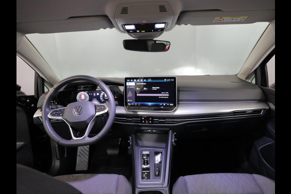 Volkswagen Golf 1.5 eHybrid Life Edition 204 pk Automaat (DSG) | Verlengde garantie | Navigatie via App | Parkeersensoren (Park assist) | Achteruitrijcamera |
