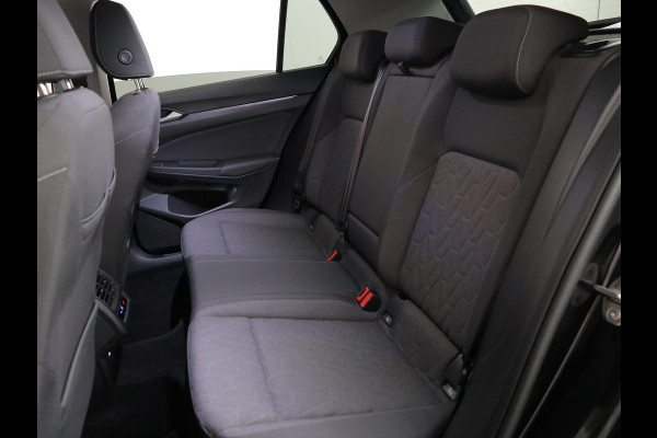 Volkswagen Golf 1.5 eHybrid Life Edition 204 pk Automaat (DSG) | Verlengde garantie | Navigatie via App | Parkeersensoren (Park assist) | Achteruitrijcamera |