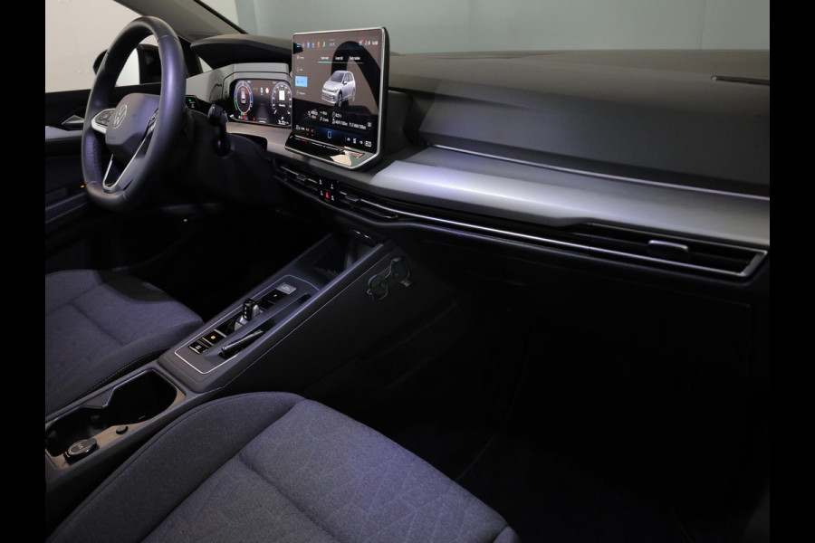 Volkswagen Golf 1.5 eHybrid Life Edition 204 pk Automaat (DSG) | Verlengde garantie | Navigatie via App | Parkeersensoren (Park assist) | Achteruitrijcamera |