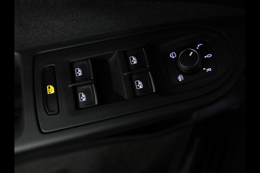 Volkswagen Golf 1.5 eHybrid Life Edition 204 pk Automaat (DSG) | Verlengde garantie | Navigatie via App | Parkeersensoren (Park assist) | Achteruitrijcamera |