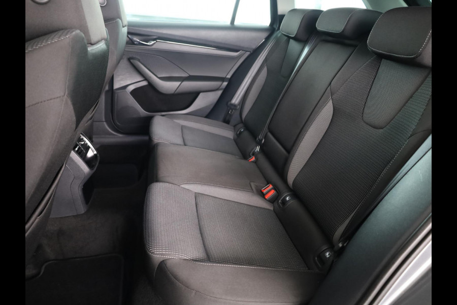 Škoda Octavia Combi 1.4 TSI iV PHEV Business Edition 204 pk Automaat (DSG) | Verlengde garantie | Navigatie | Parkeersensoren | Adaptieve cruise control | Stoelverwarming |