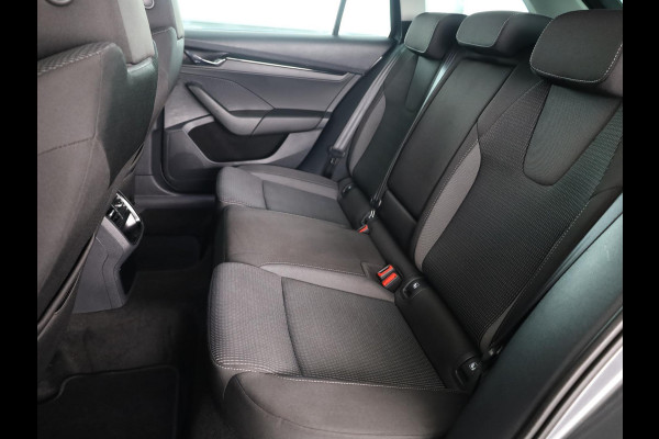 Škoda Octavia Combi 1.4 TSI iV PHEV Business Edition 204 pk Automaat (DSG) | Verlengde garantie | Navigatie | Parkeersensoren | Adaptieve cruise control | Stoelverwarming |