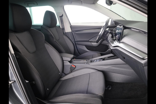 Škoda Octavia Combi 1.4 TSI iV PHEV Business Edition 204 pk Automaat (DSG) | Verlengde garantie | Navigatie | Parkeersensoren | Adaptieve cruise control | Stoelverwarming |