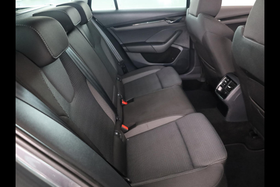 Škoda Octavia Combi 1.4 TSI iV PHEV Business Edition 204 pk Automaat (DSG) | Verlengde garantie | Navigatie | Parkeersensoren | Adaptieve cruise control | Stoelverwarming |